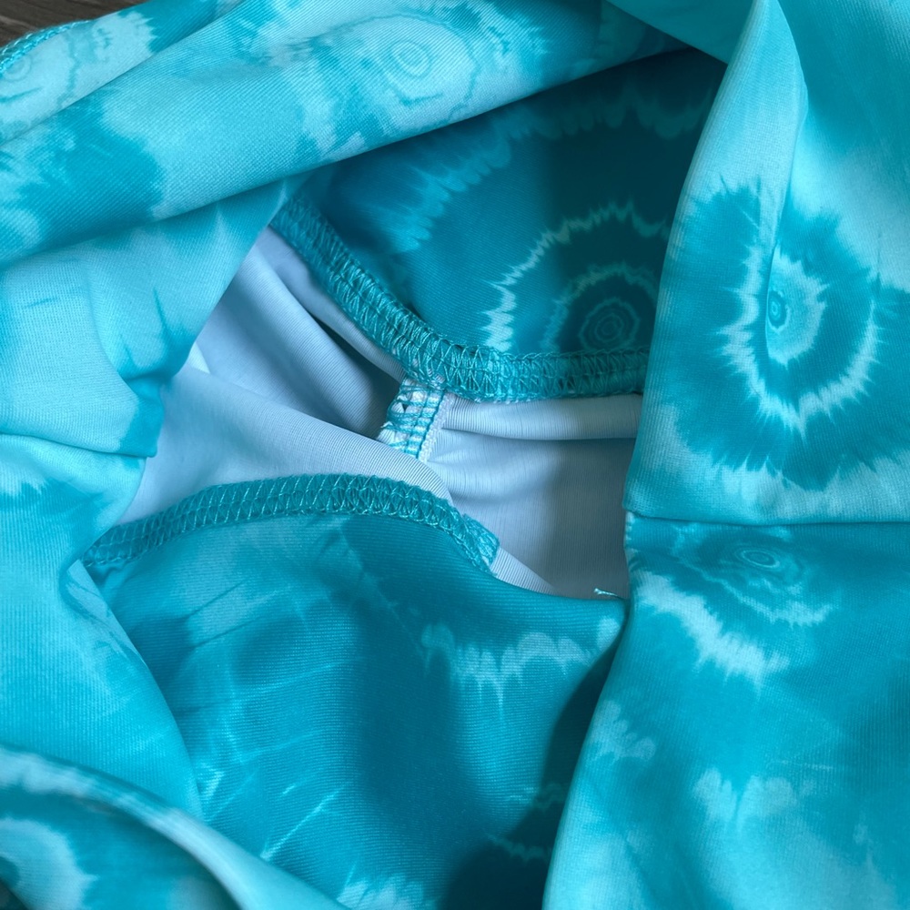 NWT! ABS2B Tie-Dye Scrunch Booty Crop Tights in Teal - Picture 10 of 11